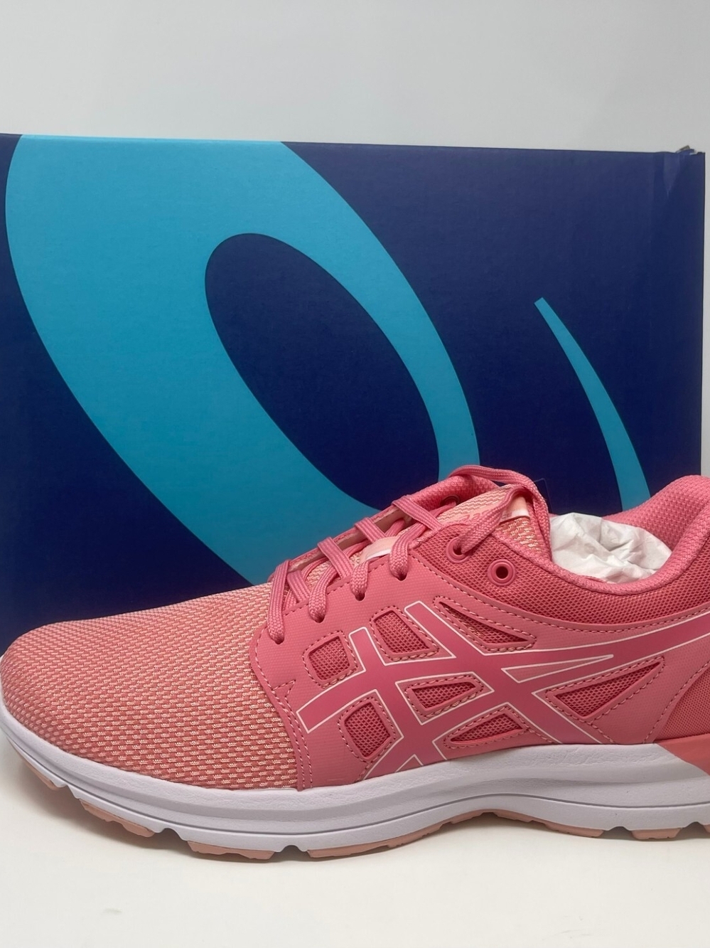 Womens Asics Gel-Torrance MX in the "Peach Petal/Frosted Rose" colorway Size 8.5